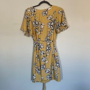 *!!WORN TWICE!!* yellow, short sleeve, floral dress from H&M.